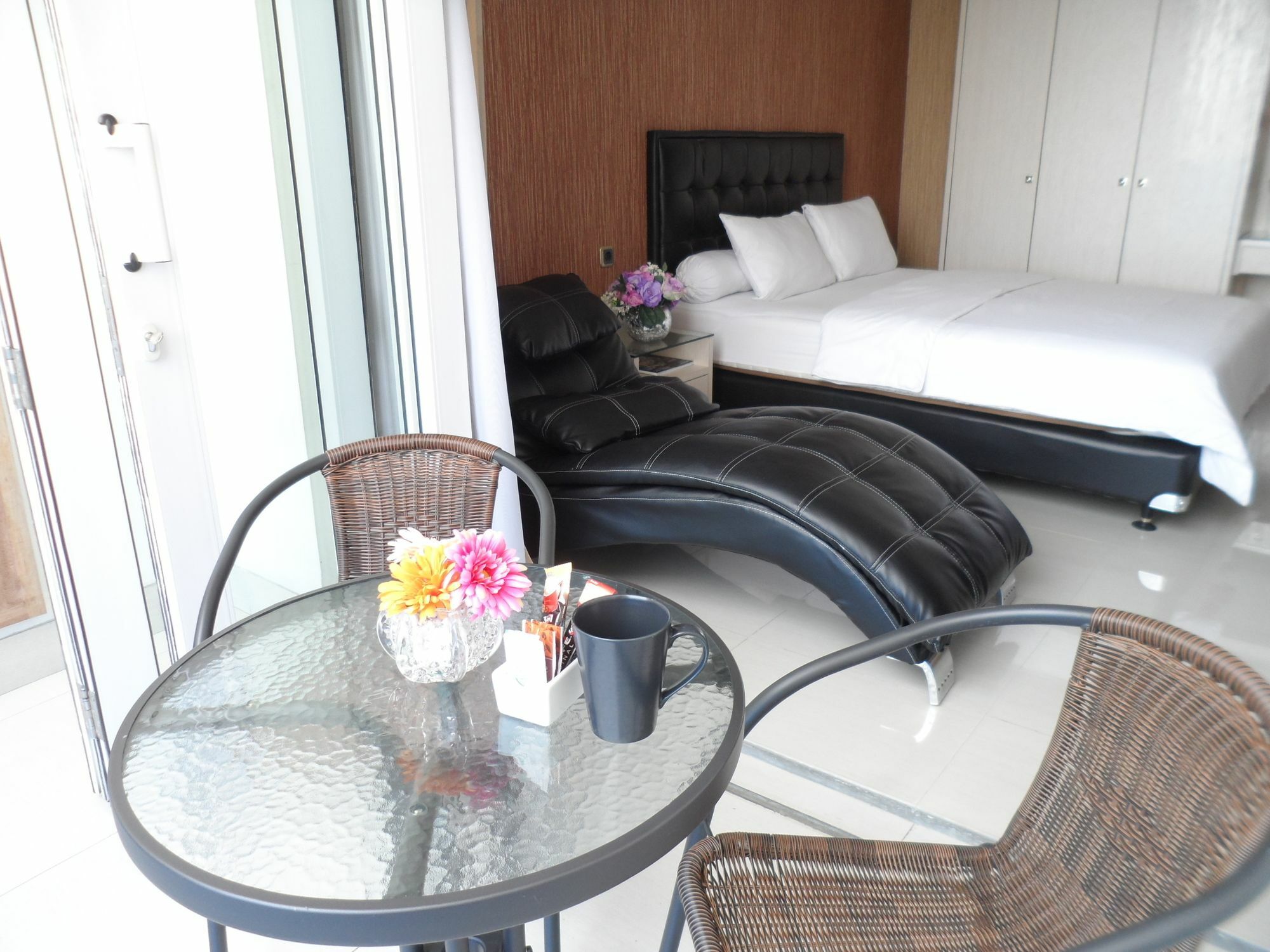 Harvia Suites Kebon Jeruk Jakarta Exteriör bild